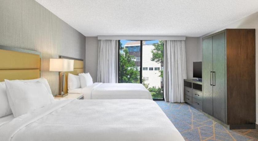 Embassy By Hilton Tech Center North Hotel 3*