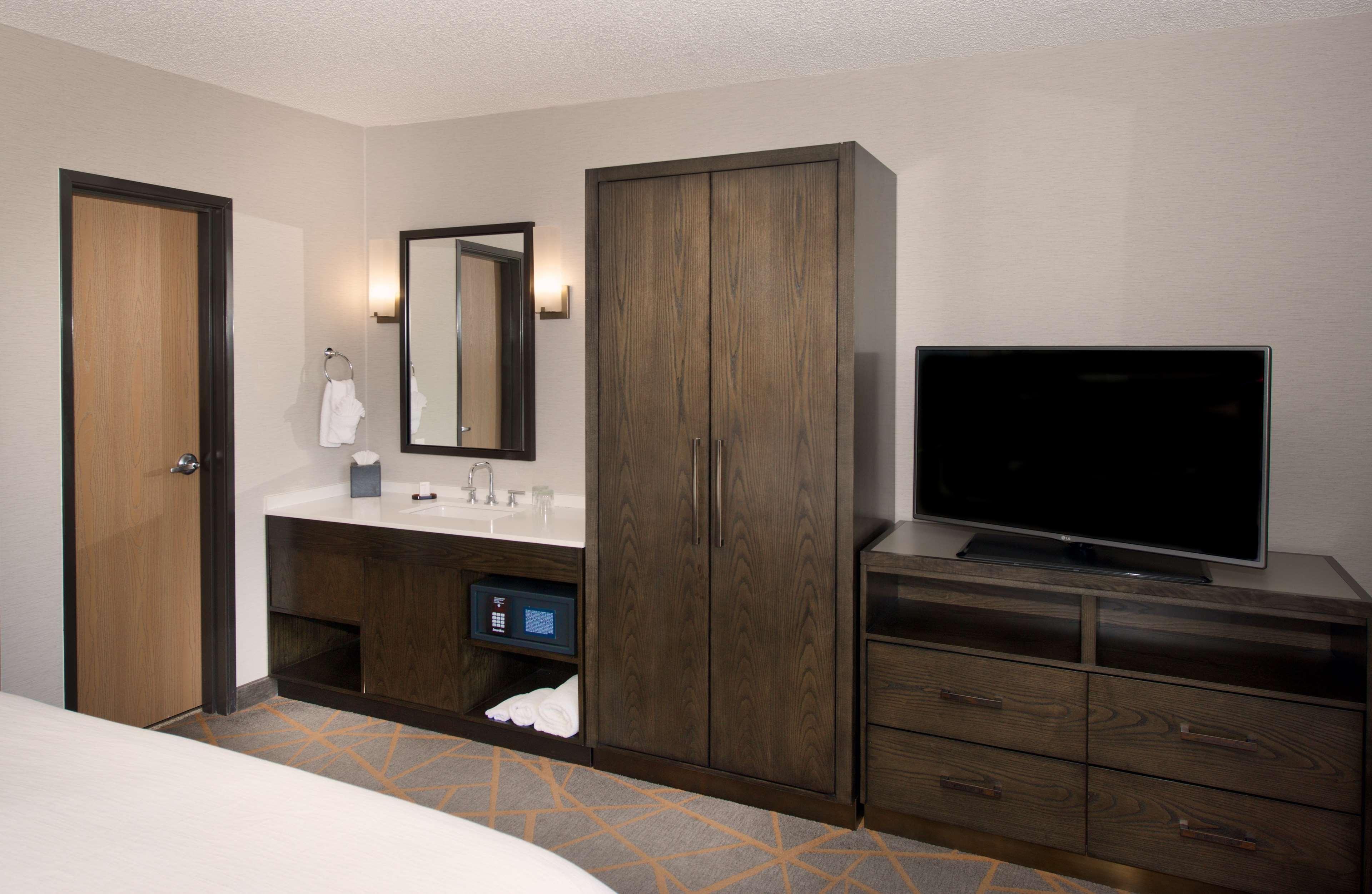Embassy By Hilton Tech Center North Hotel 3*