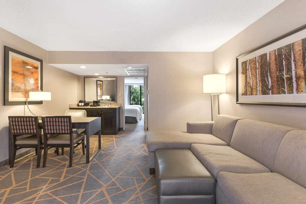 Embassy By Hilton Tech Center North 3* DEN