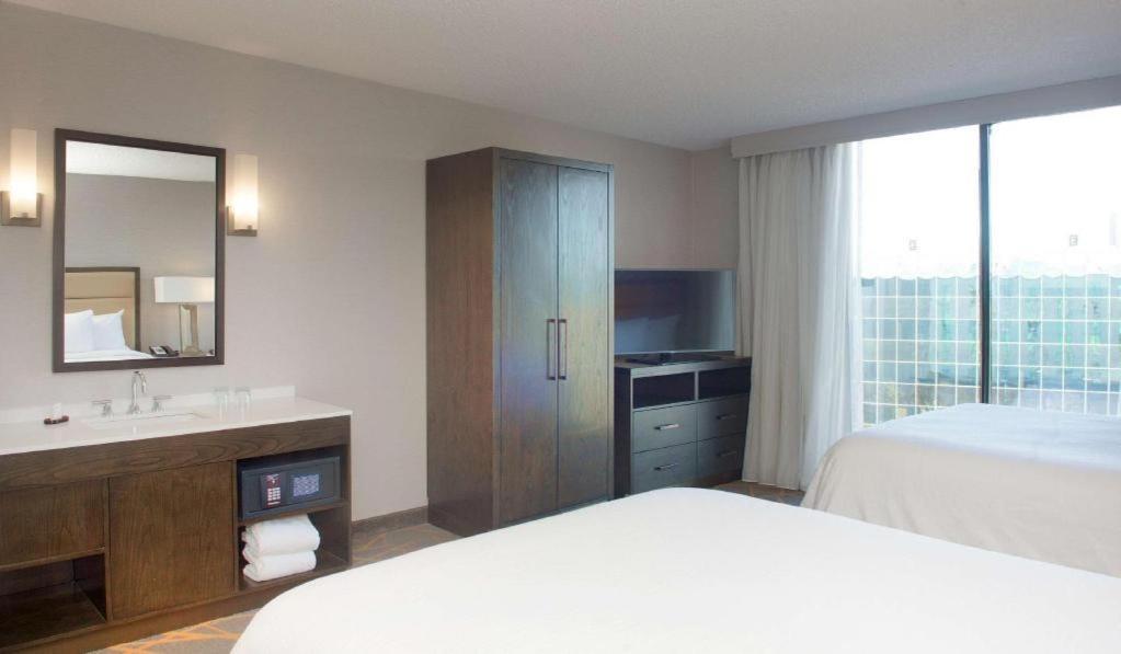 Embassy By Hilton Tech Center North 3*