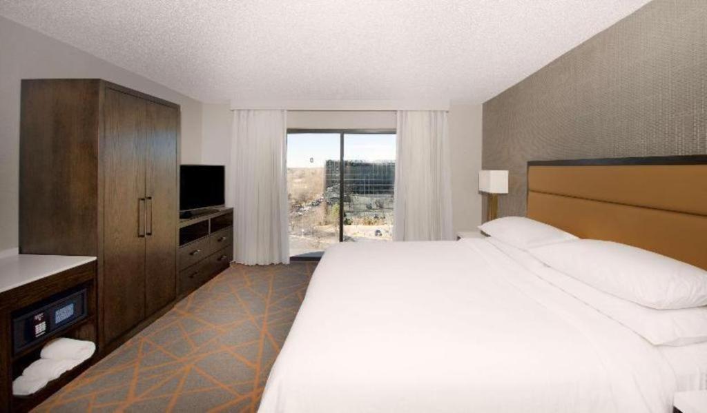 Hotel Embassy By Hilton Tech Center North 3*