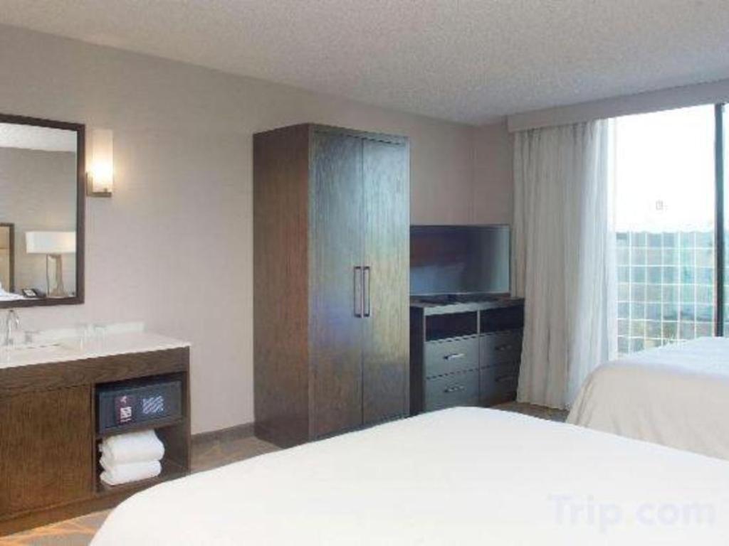 Embassy By Hilton Tech Center North 3*