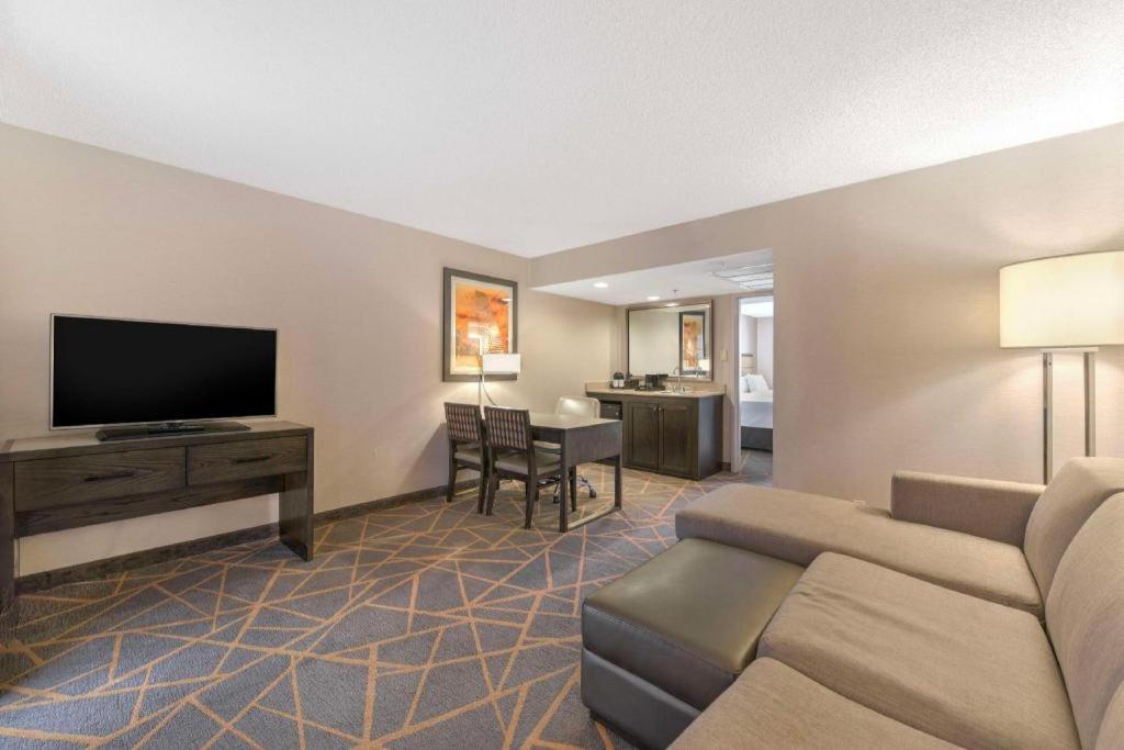 Embassy By Hilton Tech Center North 3* DEN
