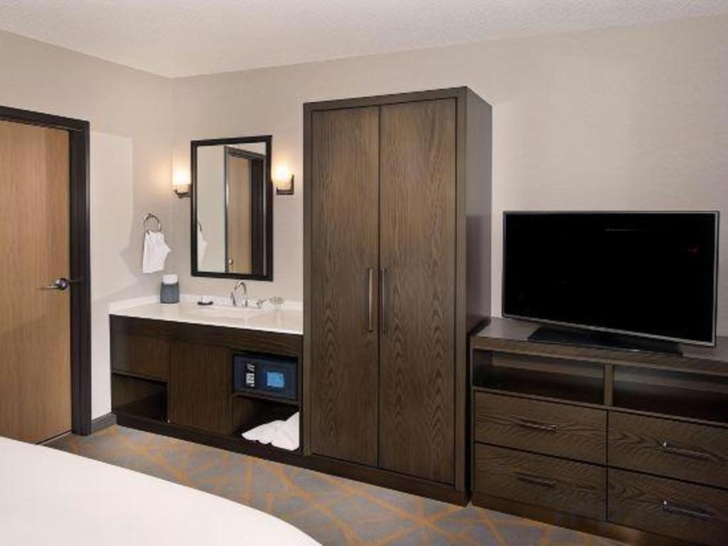 Embassy By Hilton Tech Center North Hotel 3*